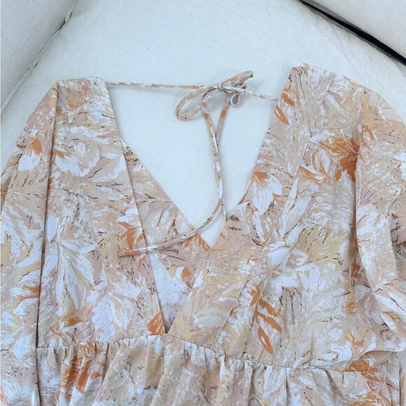 Lush Floral Romper - Picture 3 of 3